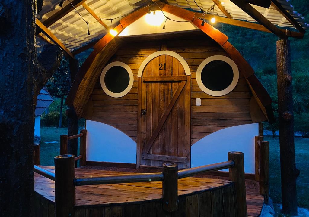 entrada-hosteria-la-isla-alojamiento